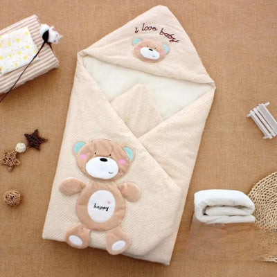 Nid-d ange-bebe-ours-heureux