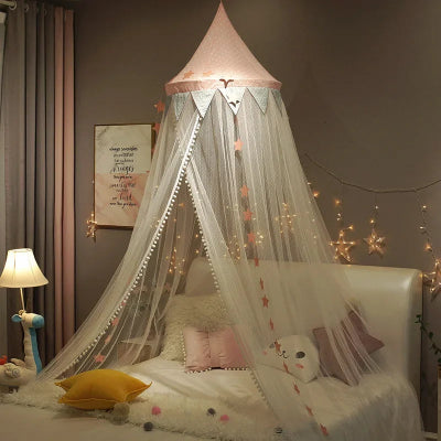 Ciel-de-lit-bébé-rose-romantique