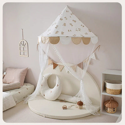 Ciel-de-lit-cabane-mignon