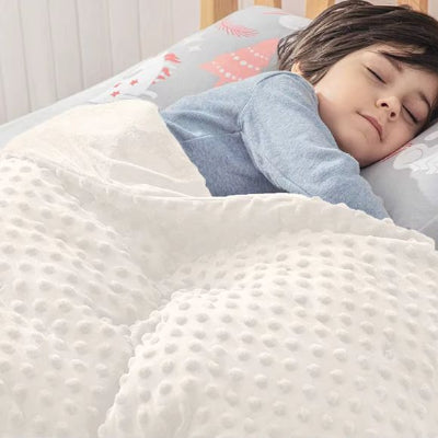 enfant-dort-avec-la-Couverture-bebe-blanc