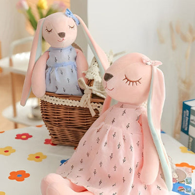 Lapin-en-peluche-bleu-et-rose-mignon