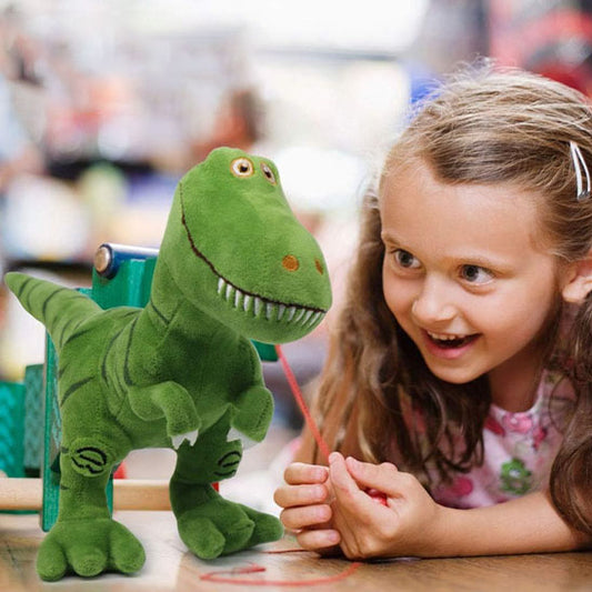 Peluche-dinosaure-vert-amuse-la-petite-princesse