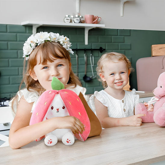 Peluche-lapin-rose-pour-petite-fille