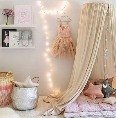 Ciel-de-lit-pour-bebe-beige