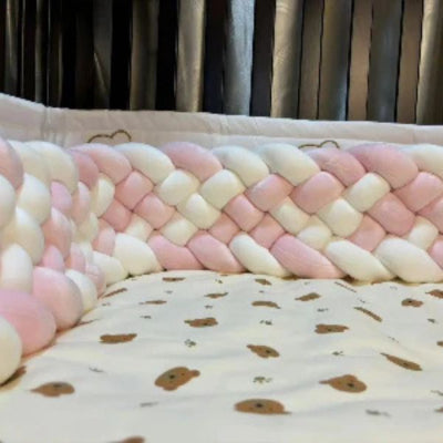 Tresse-de-lit-bébé-blanc-rose- confot