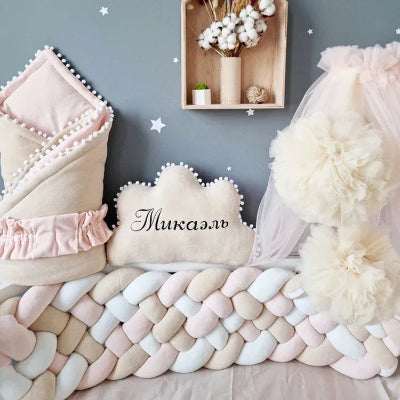 Tresse-de-lit-bébé-rose-blanc 