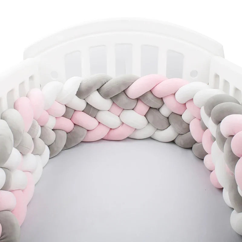 Tresse-de-lit-bébé-rose-gris-blanc