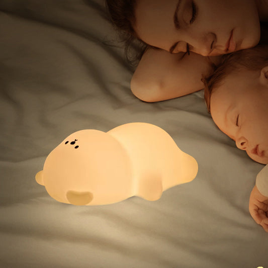 bebe-dort-paisiblement-avec-la-Veilleuse-ours
